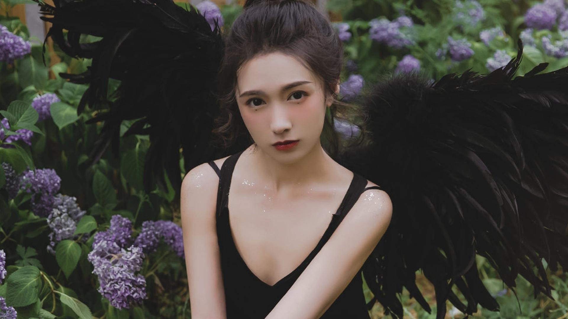 校园足球组建学生解说团打造赛事传播新形式，学校足球队解说词