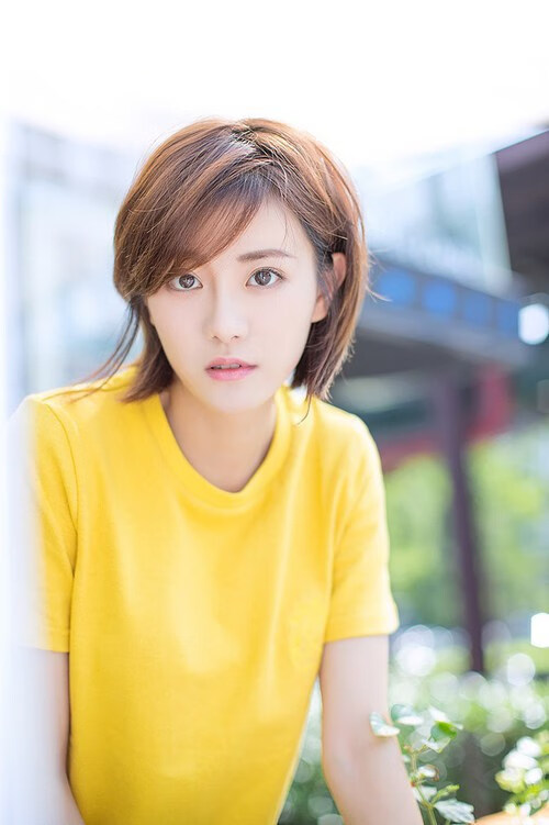 苏炳添与年轻选手交流起跑技术细节，苏炳添的起跑技术